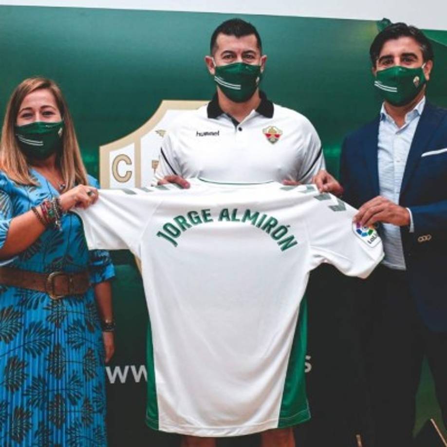 El Elche ha presentado este jueves a su nuevo entrenador: el argentino Jorge Almirón. En la Liga Española va a hacer su debut en el fútbol europeo.