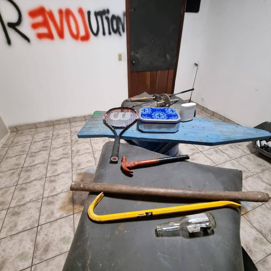 Las herramientas de destrucción pueden variar de acuerdo al tamaño de los objetos que se vayan a sacrificar. 