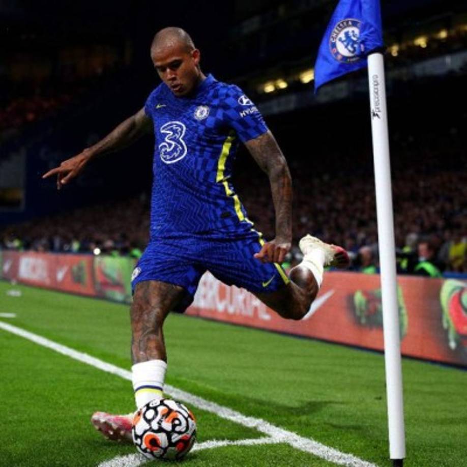 El defensa brasileño Emerson Palmieri se irá cedido del Chelsea al Lyon y podría renovar su actual contrato por un año más, por lo que su vínculo con los ingleses se extendería hasta 2023. Los franceses pagarían 15 millones de euros.