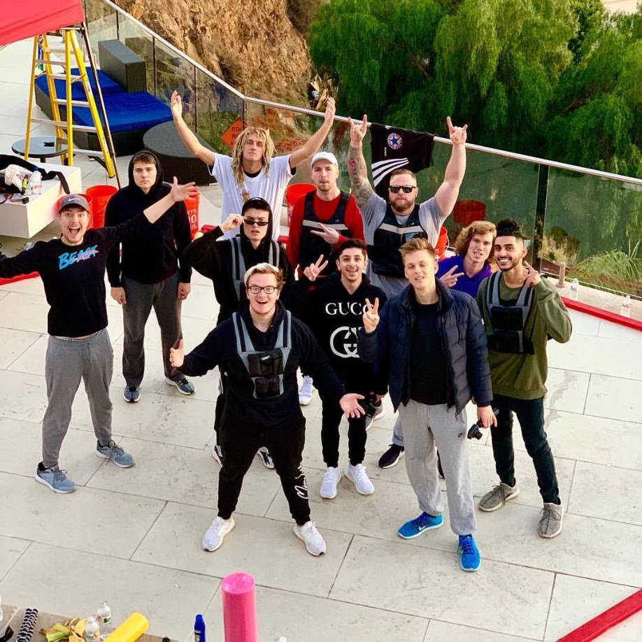 MrBeast gradualmente comenzó a publicar contenido sobre otros YouTubers, como un estimado de cuánto ganan los usuarios de YouTube.