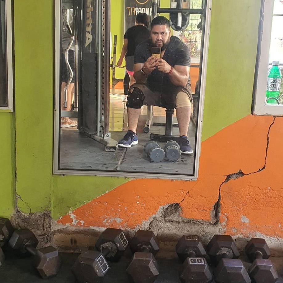 Personas que pasaban al momento del accidente intentaron auxiliarlo pero ya estaba muerto.