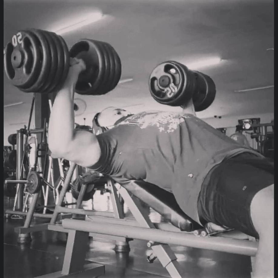 “Él llevaba una vida sumamente saludable, tuvo una cita de rutina con el cardiólogo hace 6 meses para chequeos y todo estaba bien”, arrancaba comentado su esposa y negando que su esposo consumió esteroides.