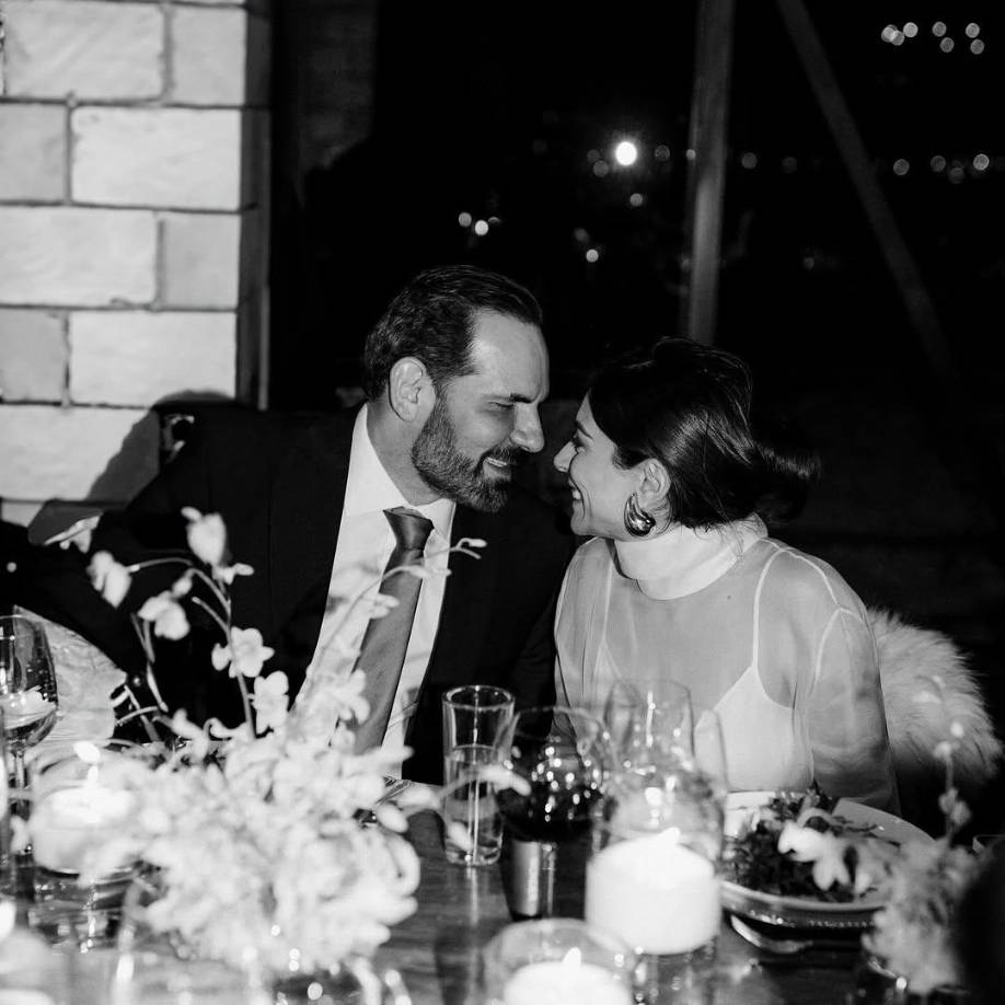 “Al principio estuve un poco nerviosa, pero luego mi esposo me dijo: ‘Relájate, porque si no, ni vas a disfrutar, vas a sentir culpa de todo, por favor, suéltalo, confía, entrégalo a un poder superior, Dios sabe lo que hace’, y pues todo salió bien”, contó Ana Brenda al respecto.