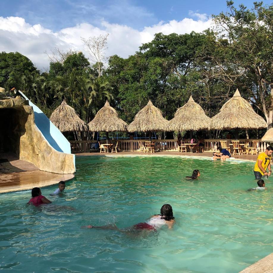 Este paraíso está ubicado en aldea las Marías, Santa Cruz de Yojoa. Ofrece pasadías L120 adultos y L90 niños.