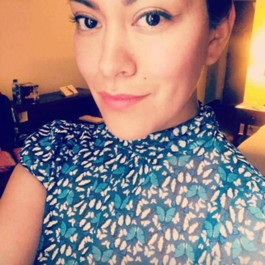 La sobrecargo Samantha Hernández ha recibido aplausos en redes sociales por evitar una mayor tragedia al seguir correctamente los protocolos de evacuación.