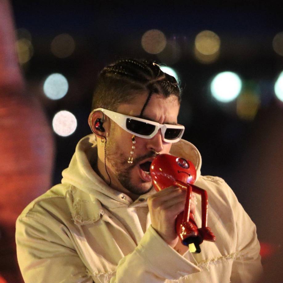 “Y tqm Bad Bunny, si cantas bien y estás muy guapo pero este concierto no vale los 10 mil pesos que pagué. Genuinamente me gusta mucho BB pero este show es una estafa, le duela a quien le duela. Ni el show de luces, ni la decoración ni el sonido ni nada de lo que estuvo en el show hacen un boleto de 10 mil pesos DIGNO de pagarse. Este show estaba para pagar 4 mil pesos a lo mucho”, agregó.