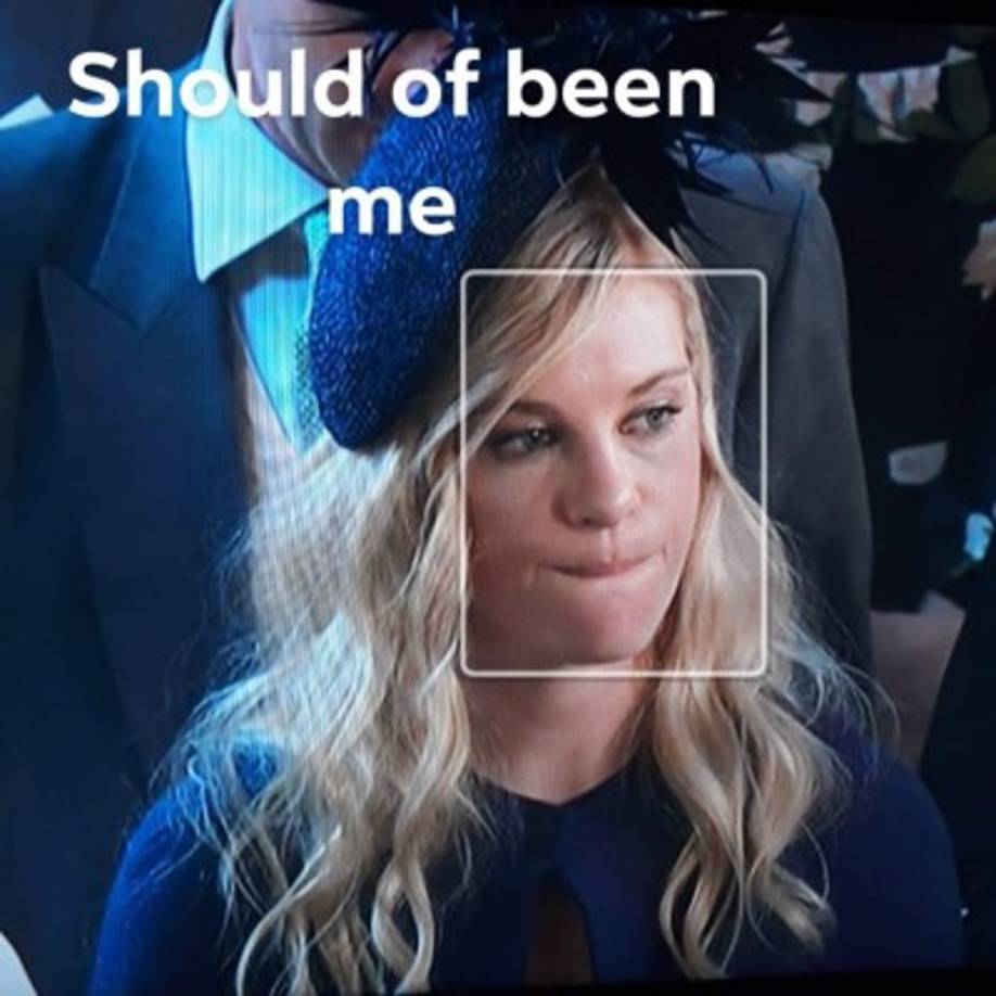 El antiguo amor del príncipe Harry, Chelsy Davy, fue uno de los primeros invitados en llegar a la boda real en Windsor. y su cara son el blanco ideal de las burlas.