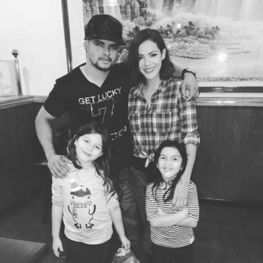 Nathalia Casco junto a su hija Daniela y su hermano.