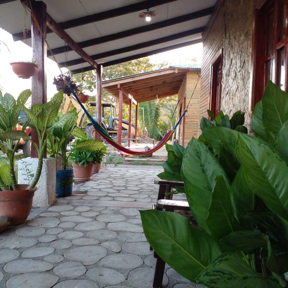 Puede visitar Villa Argentina de viernes a domingo, de 9:00 a.m a 6:00 p.m., además encuentra cabañas y perfectos espacios con hamaca para darse una siesta o simplemente relajarse.