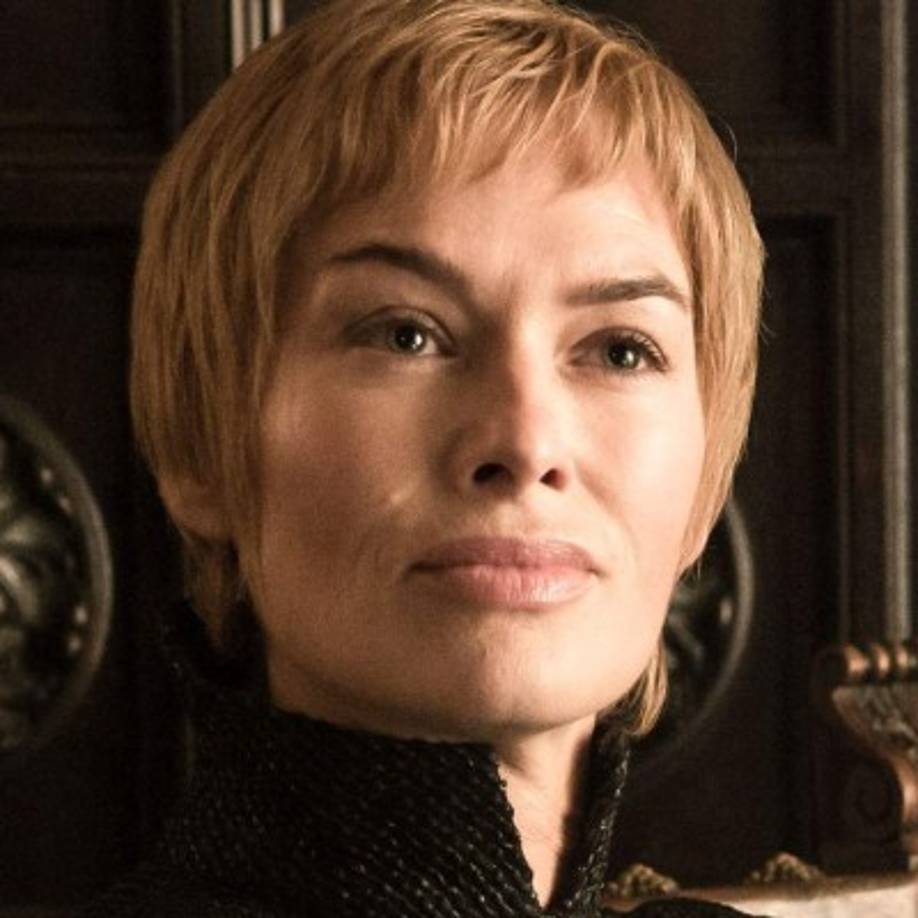 CERSEI LANNISTER<br/>La reina de los Siete Reinos y villana principal de la serie hará todo lo que esté en su poder por mantenerse en el Trono de Hierro. Aunque acordó luchar junto a sus enemigos contra la amenaza de los espectros, no tiene intención de cumplir esa promesa. ¿Morirá a manos de uno de sus hermanos? Ya falta muy poco para que despejemos las dudas.