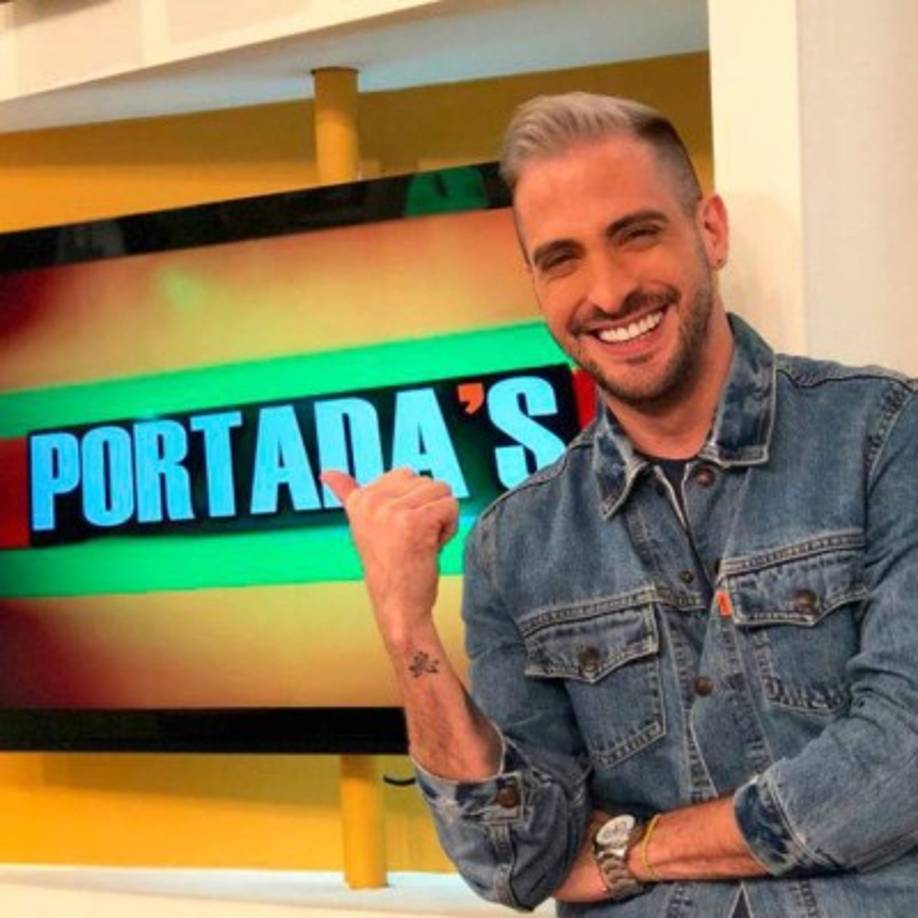 El famoso presentador venezolano Dave Capella falleció ayer a los 38 años tras sufrir complicaciones por el covid-19, informó el canal Venevisión.