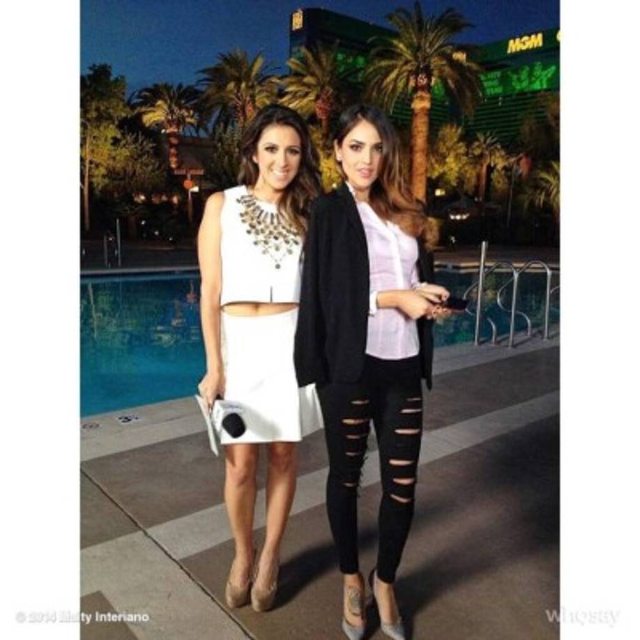 Maity Interiano junto a la actriz mexicana Eiza González.