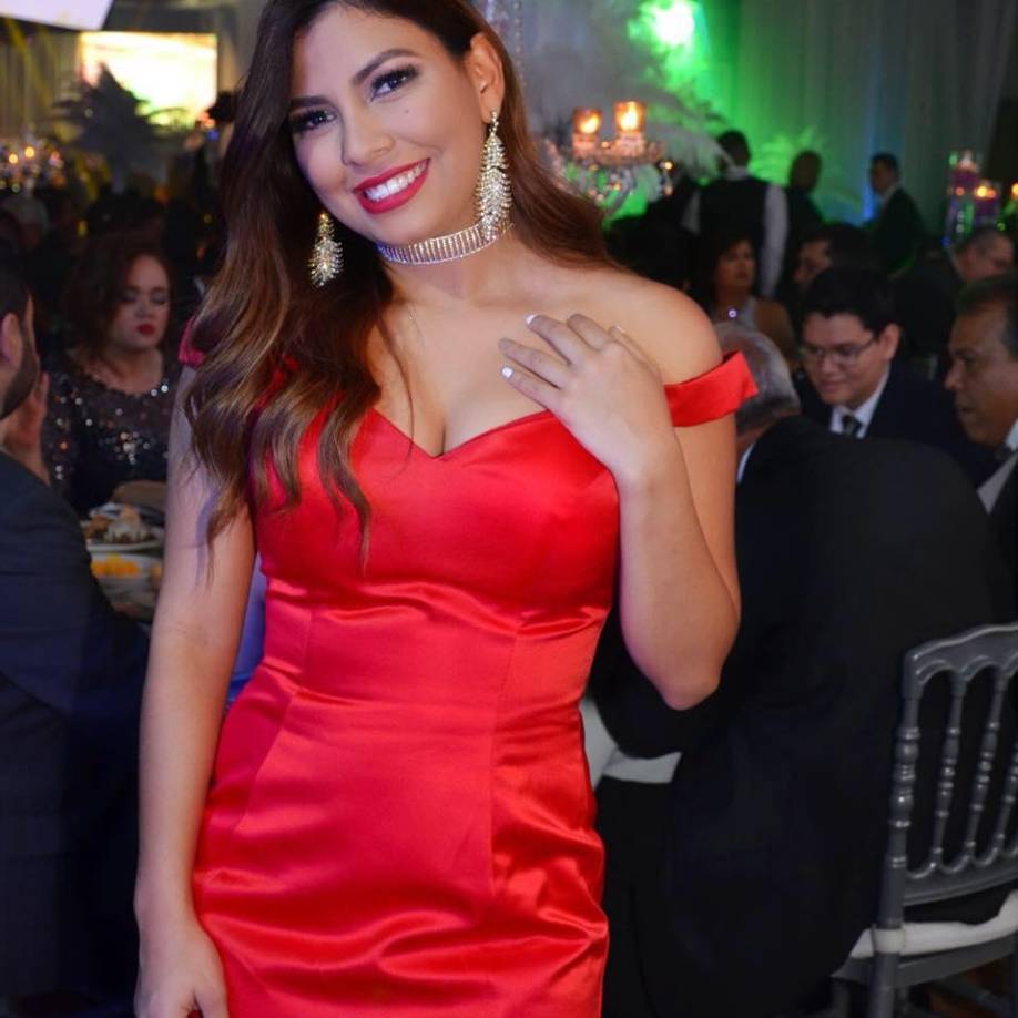 En Instagram vende ropa colombiana.