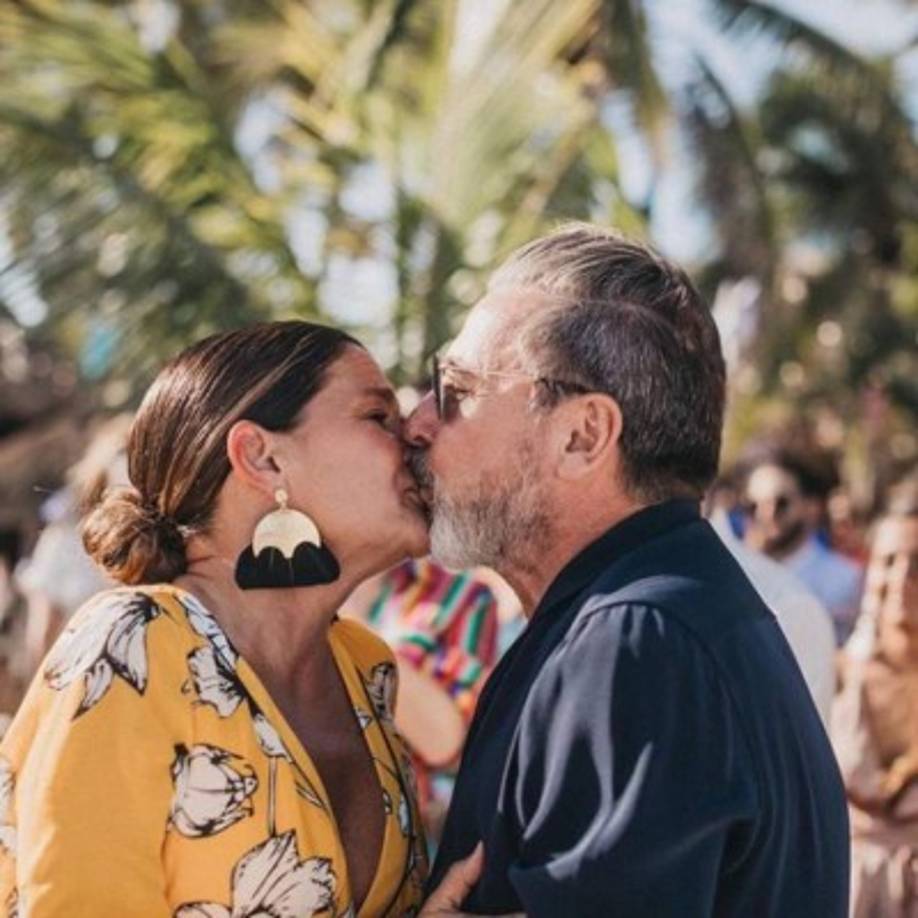 El cantante venezolano suele compartir románticos mensajes a su esposa en redes sociales. <br/><br/>“Puede que te suene cursi, pero si quieres encontrar algún día el significado de la felicidad plena y ejercerla …vive y piensa desde el amor ,ya vas a ver el resultado…!”, escribió Montaner en las redes. <br/>