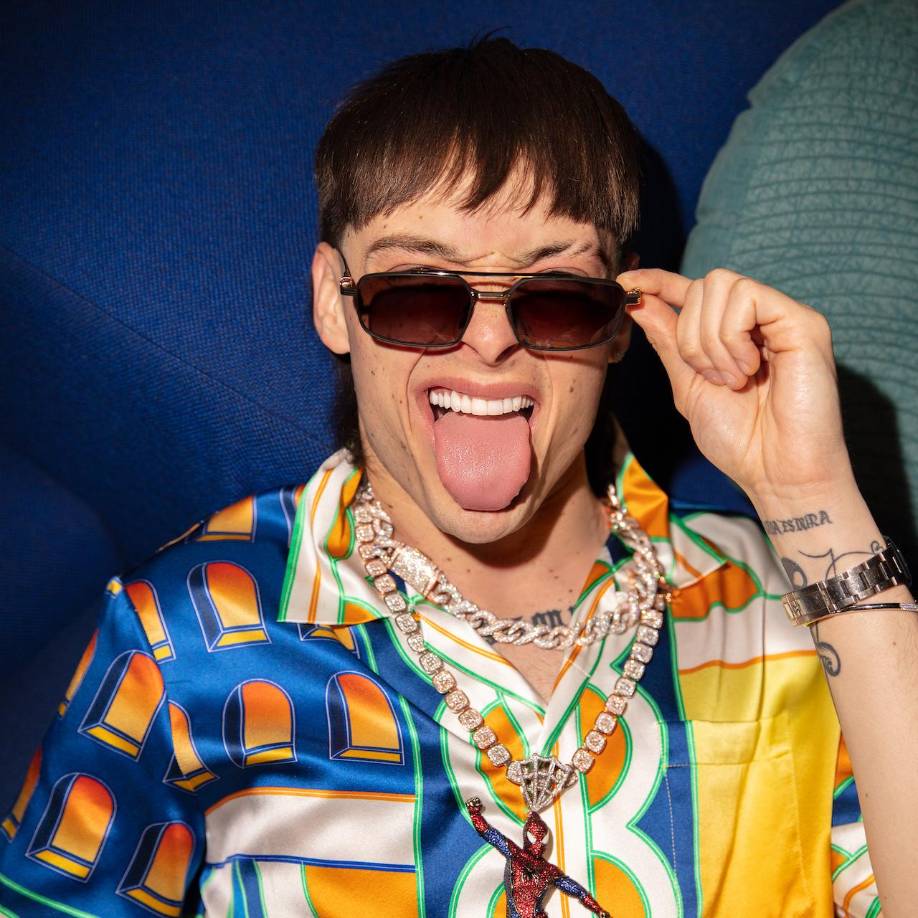 Peso Pluma recientemente hizo su debut en los MTV Video Music Awards 2023, donde superestrellas como Taylor Swift se dejó llevar por su música al bailar al ritmo de “Lady Gaga”. 