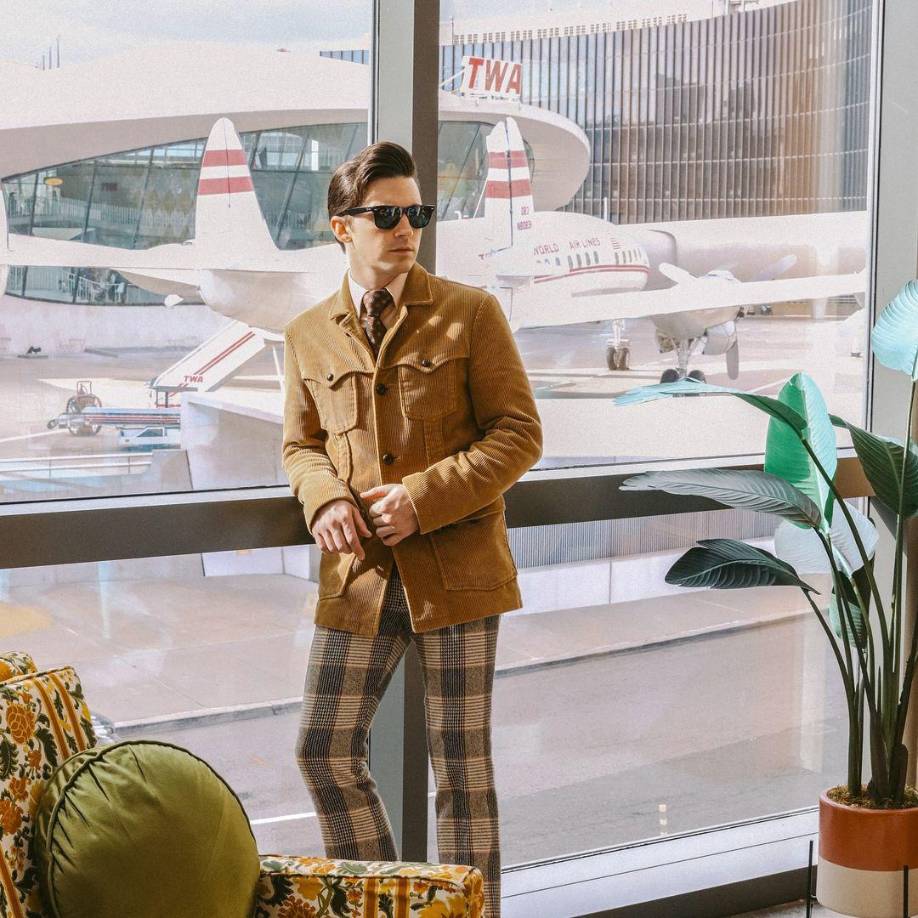 Drake Bell se puso un poco serio en el episodio del miércoles por la noche de “The Masked Singer”, al revelar cómo se sintió estar en el centro de una tormenta mediática a principios de este año, compartió algunos pensamientos personales en el paquete de voz en off antes de su actuación. “Finalmente me sentí listo para contarle mi verdad al mundo”, dijo Bell, bajo el disfraz del Rey Helado, Ice King en inglés.