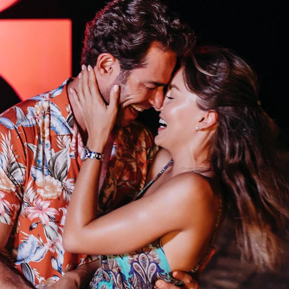 “El hecho de que una mujer tenga esa confianza en el hombre o el hombre, la mujer, hablamos de una madurez extra que sí tienes que haber trabajado y no tenerle miedo ni a la soledad ni a la independencia”, concluyó Boyer, destacando que su unión con Rulli trasciende la simple atracción, siendo un reflejo de respeto, igualdad y autonomía que fortalece y perdura.