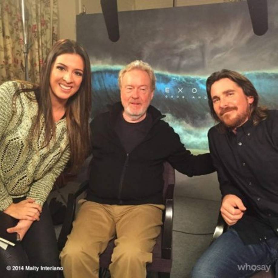 Ridley Scott junto a Maity Interiano y Christian Bale.