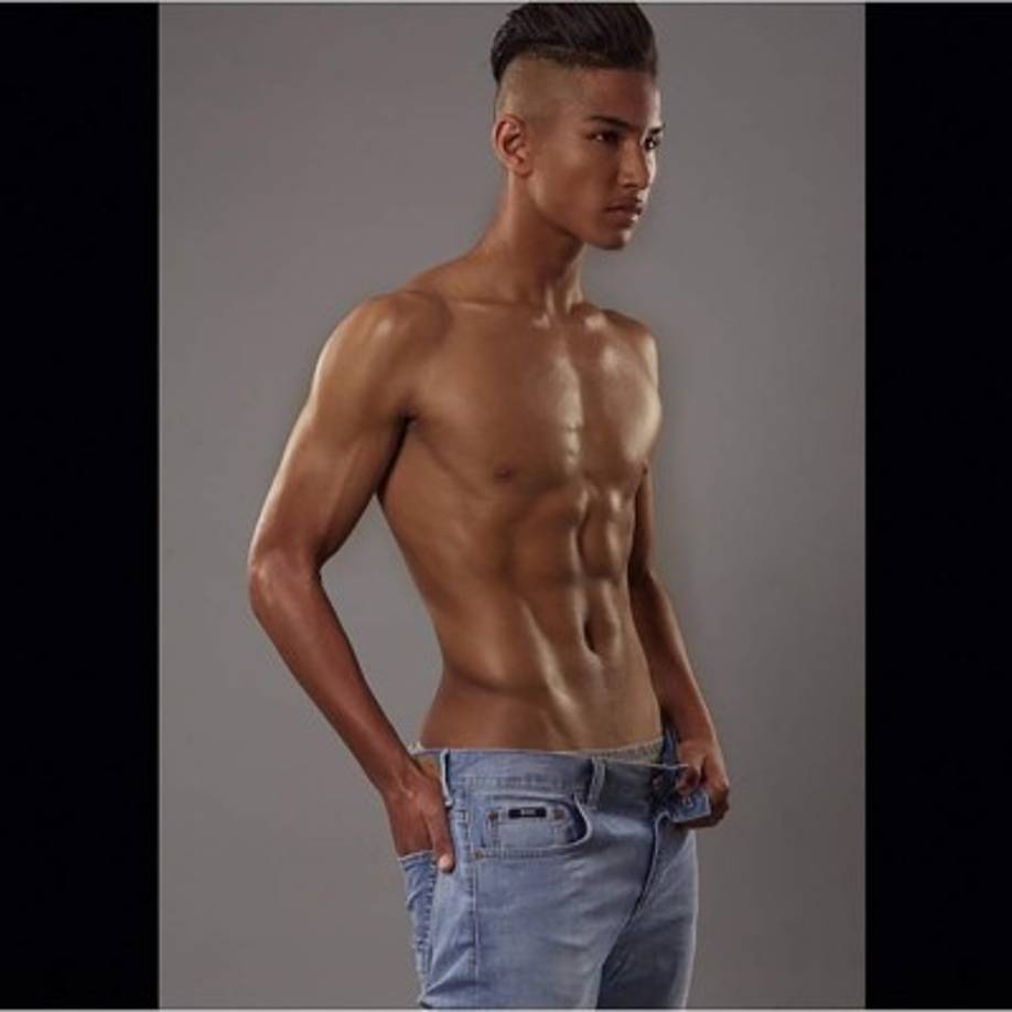 Pero Faiq está decidido a evitar sus riquezas para convertirse en un futbolista profesional, es su sueño.<br/>