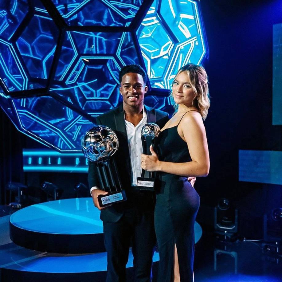 ”Felicidades mi amor. Dios bendiga todos tus caminos. Vos te los mereces”, fueron las palabras que le dedicó Gabriely a Endrick en un posteo por Instagram.