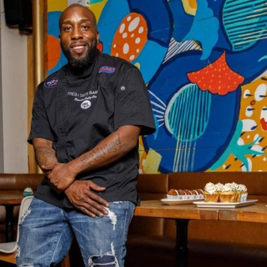 Esta vez realizaba una actividad dentro del marco legal y en ese momento nació una estrella; su ingenio y talento le ayudaron a convertirse en el destacado cocinero que es hoy.