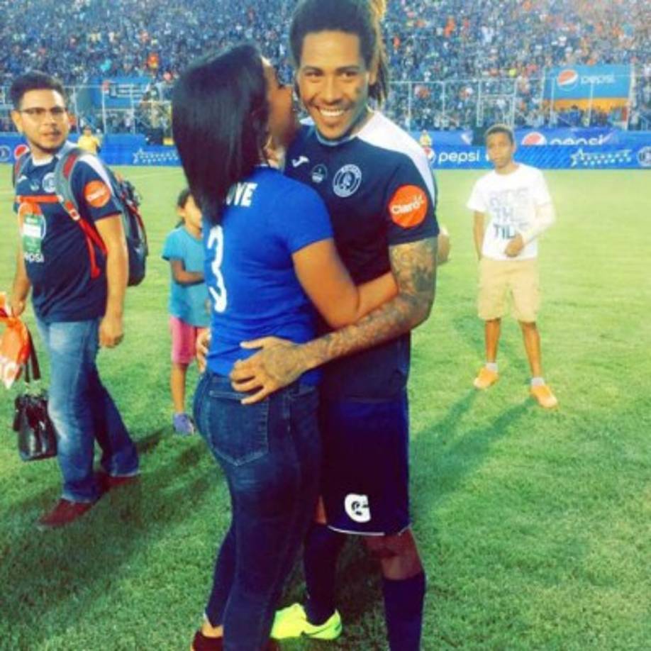 Edlin Navarro es la chica que ha sido conquistada por el defensor Henry Figueroa.