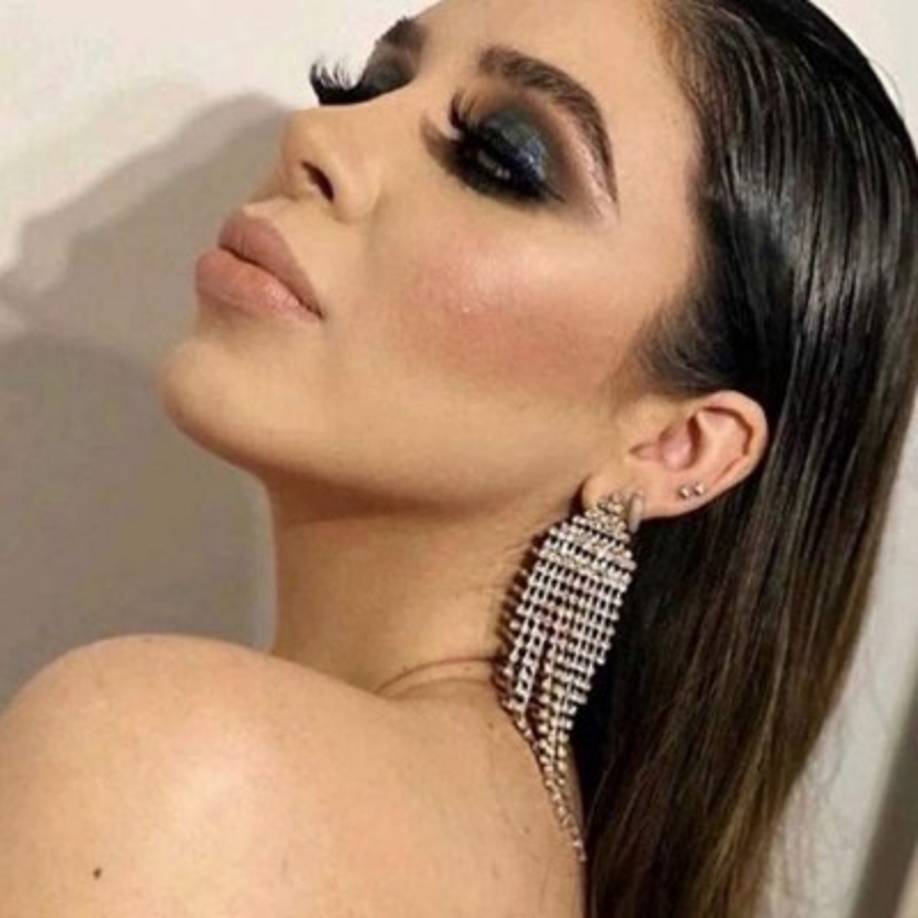 Emma no es la única miembro de la familia del Chapo que explota su marca en los negocios. Alejandrina Guzmán, la hija del capo, también lanzo su marca Chapo 701 que incluye además de ropa, gorras, y hasta cervezas.