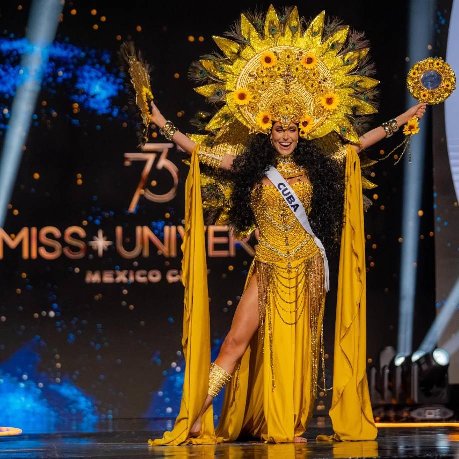 El desfile de trajes nacionales no solo fue una competencia, sino también una celebración de la diversidad cultural. 