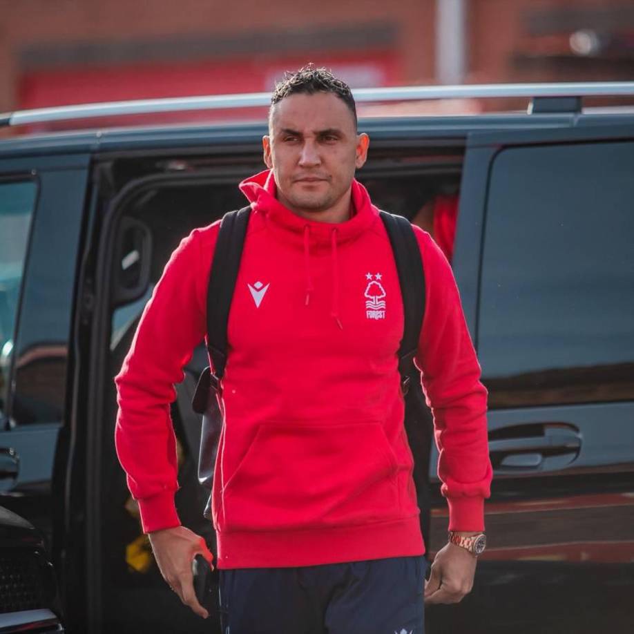 No lleva ni una semana en Inglaterra y ya debutó con el Forest, quien lucha por mantenerse en la primera categoría de la Premier League.