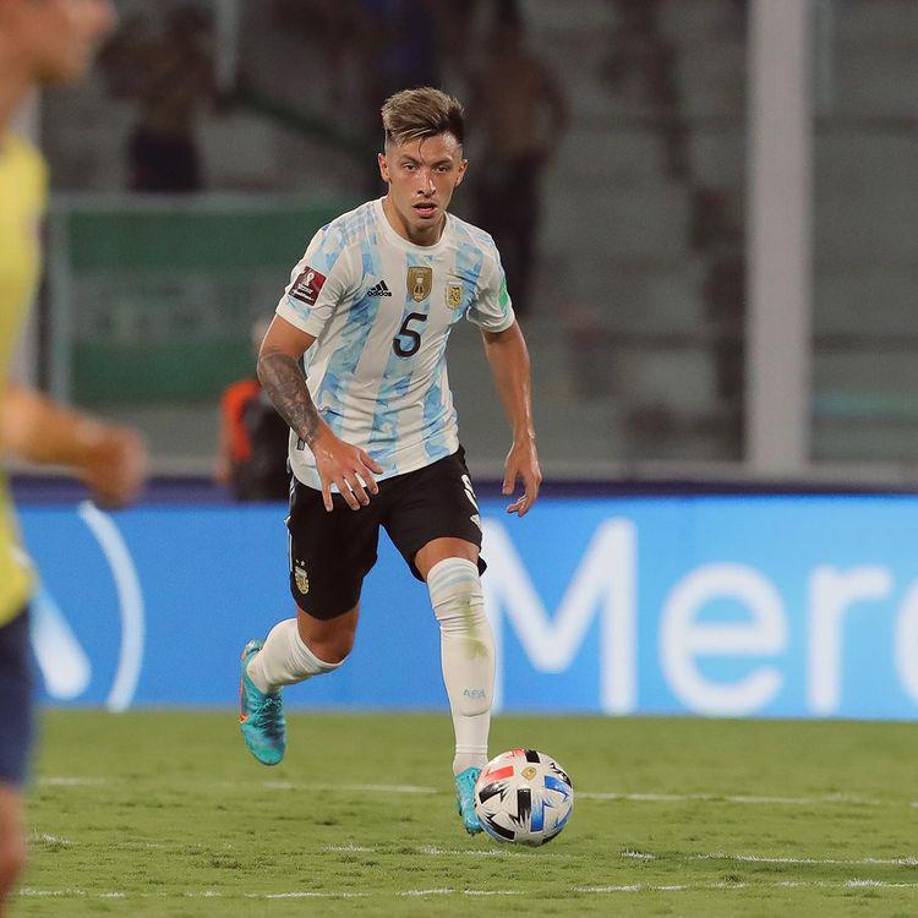 El jugador central Lisandro Martínez, cambió del dorsal 5 al 25.