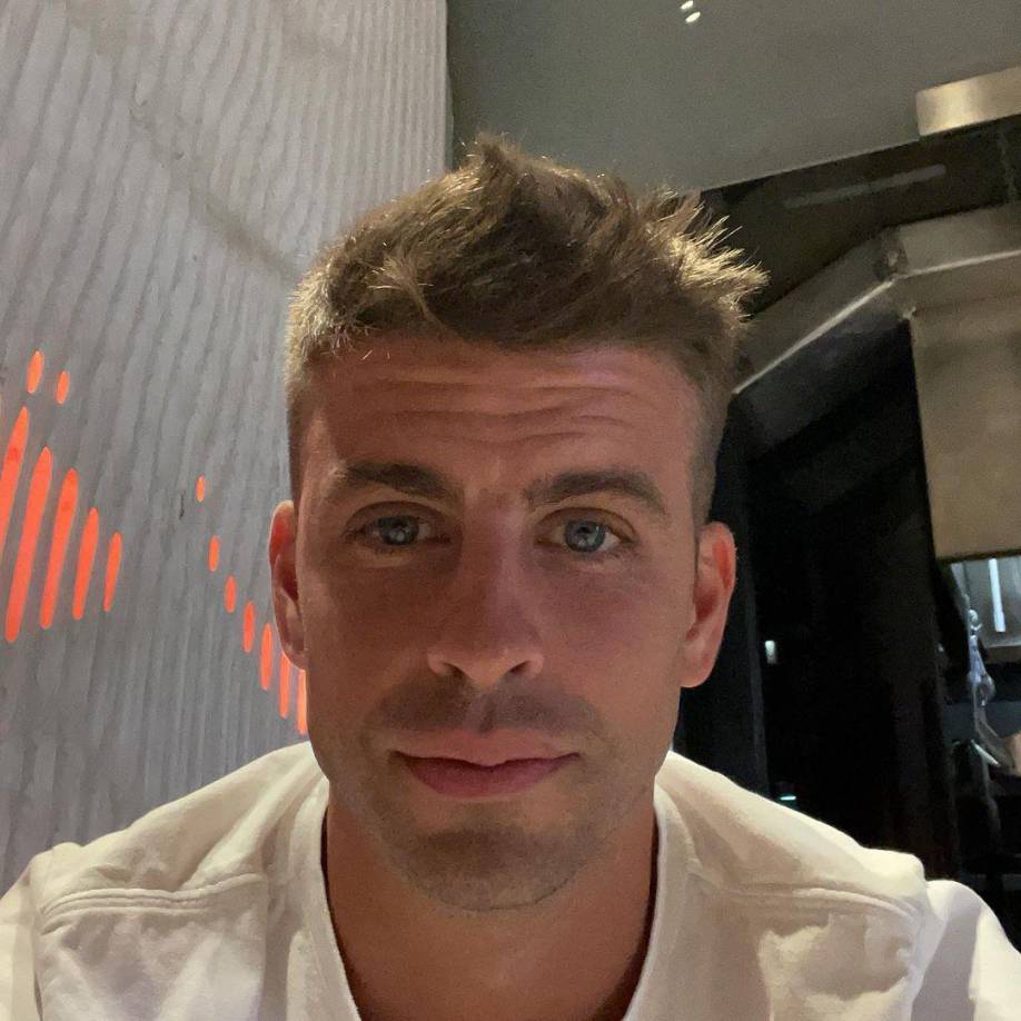 Por otro lado, otros medios aseguran que al ex defensor del Barcelona “lo ven tranquilo, abstraído en sus cosas, y los paparazzi ya no hacen acto de presencia”.