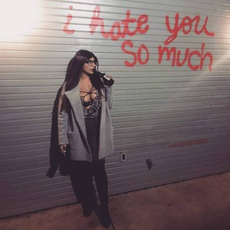 Mia Khalifa es una de las personalidades más buscadas de google, le han inventado decenas de enfermedades en Fake news. Es un fenómeno viral que <br/>ascendió a la fama luego de retirarse del cine para adulto.