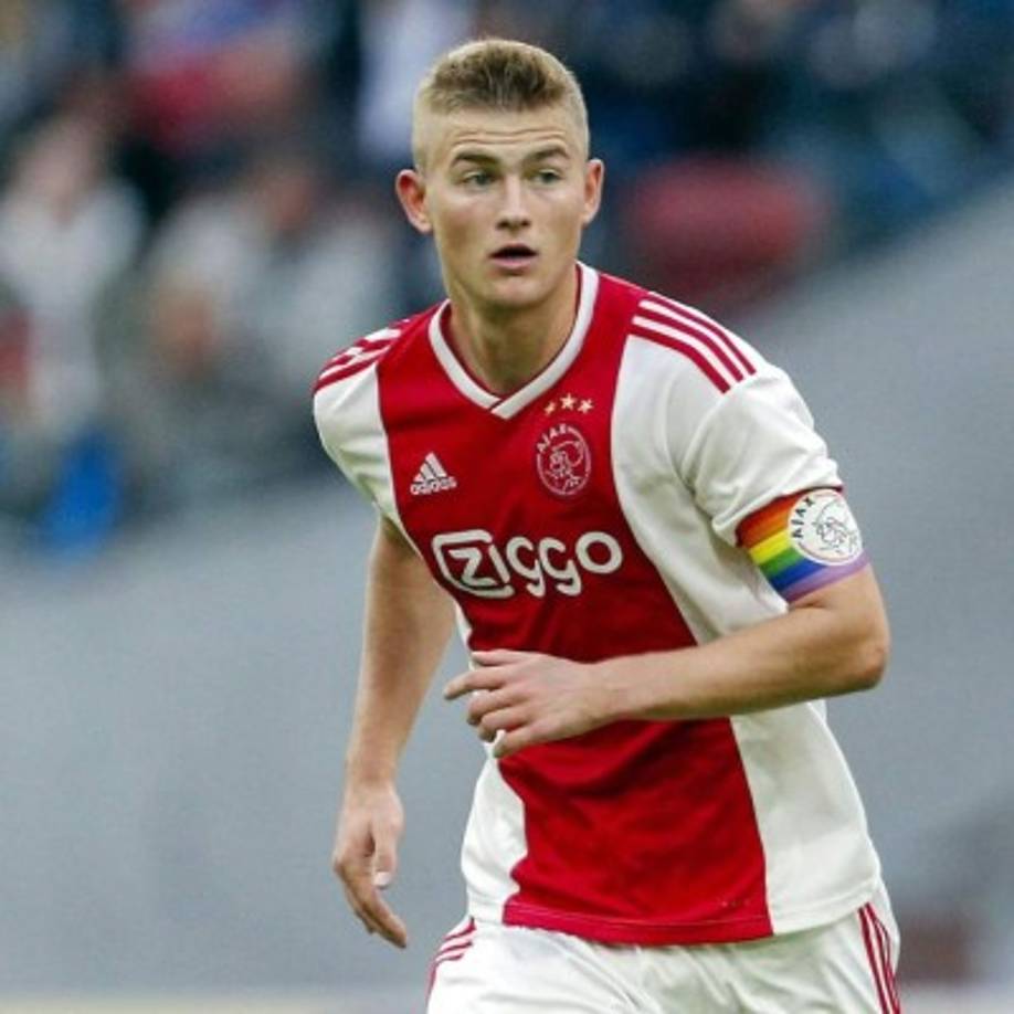 Matthijs De Ligt - Holandés, central, 19 años, Ajax. Está en la cima de los pretendidos por el Barça y Robert Fernández, ex secretario técnico culé, ya realizó algún acercamiento la temporada pasada. Criado en un estilo similar al de La Masia por lo que el aprendizaje debería ser menos duro, su fichaje sería relativamente asequible. El Barça está pendiente de su evolución aunque las últimas informaciones apuntan a un acelerón para intentar fichar al futbolista en enero. Su valor de mercado, 50 millones de euros.