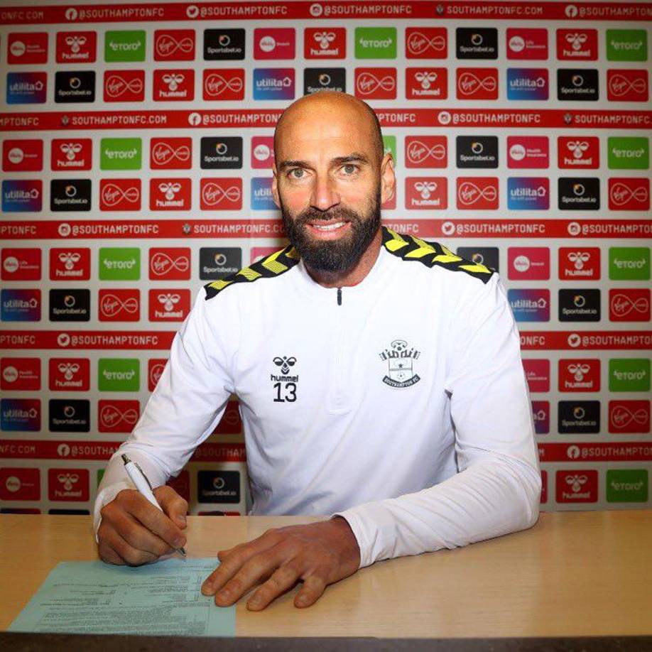 El Southampton ha renovado contrato con el portero argentino, Willy Caballero (40), firmando por una temporada más hasta el 2023.