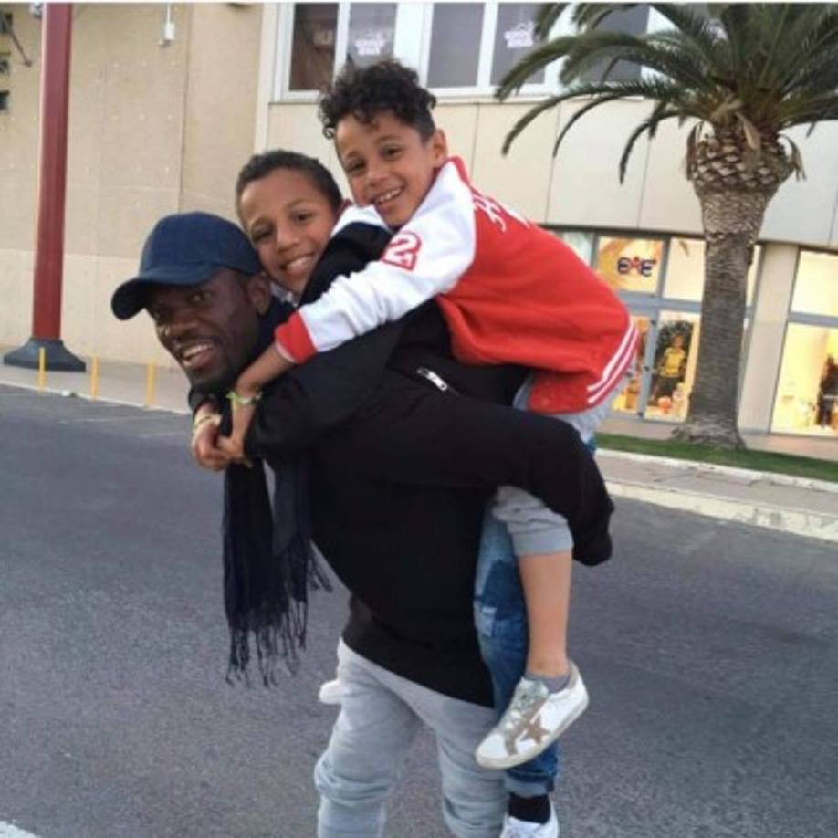 Uno de los padres hondureños más queridos es sin duda David Suazo. Este día aprovecho la oportunidad para decirle a sus hijos que 'No son una carga fácil, pero mis hijos son la carga más lindas que Dios me ha dado'.