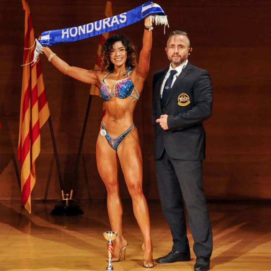 Apesar de no recibir apoyo del país a Berta le “encanta pararme en el escenario y posar con la bandera de Honduras porque siento que estoy representando a cada uno de los hondureños. Me siento muy orgullosa de mi país. Si está en mis capacidades volvería a Honduras y apoyaría a los culturistas nacionales”.