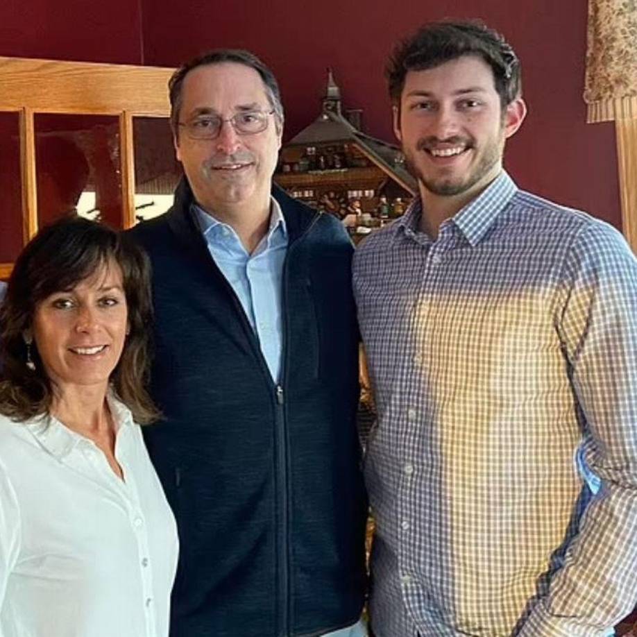 Lisa Sturgeon contactó a las autoridades luego de que el compañero de casa de su hijo le informara que éste había dejado una nota y había salido rumbo al banco armado.