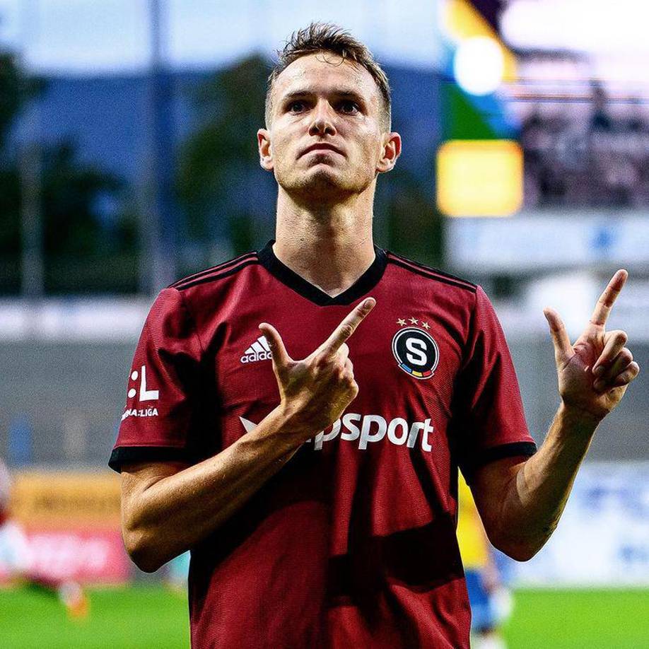 “Hola, soy Jakub Jankto. Como todo el mundo, tengo mis fortalezas, tengo mis debilidades, tengo una familia, tengo amigos, tengo un trabajo que he estado haciendo lo mejor que he podido durante años con seriedad, profesionalidad y pasión’’, comenzó diciendo el checo.