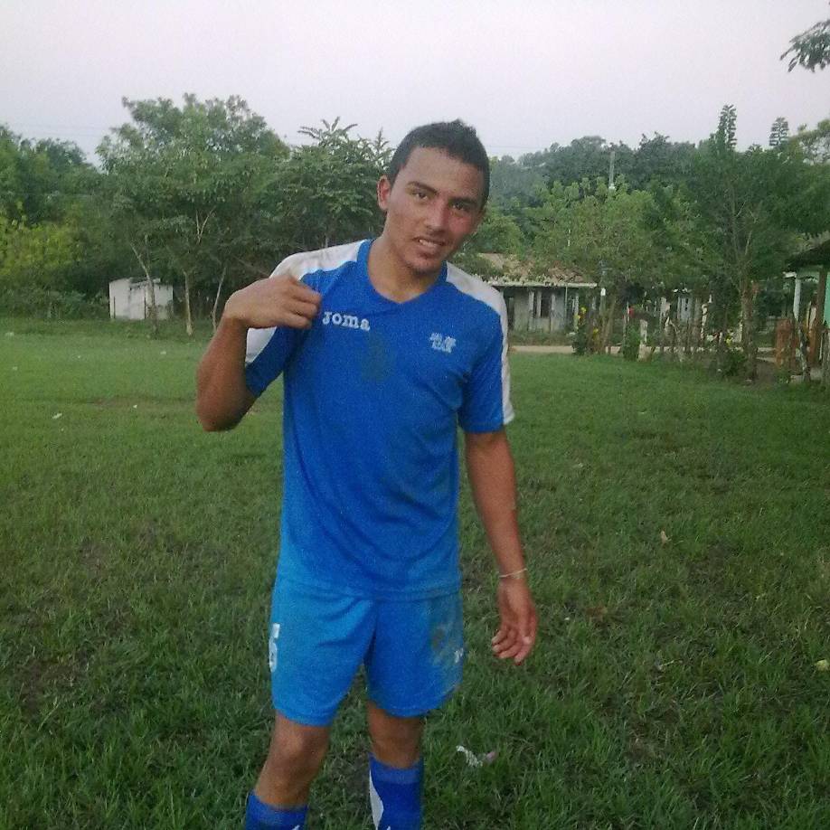 Familiares y amigos lamentaron la trágica noticia y llenaron de mensajes de consternación sus redes sociales.