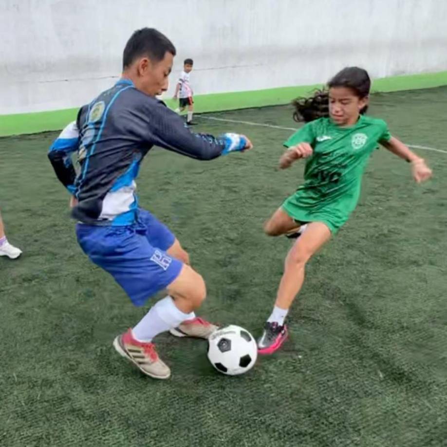 “Viajo a Mezapa para competir con Mario en diferentes habilidades de fútbol”, agregó Shin.