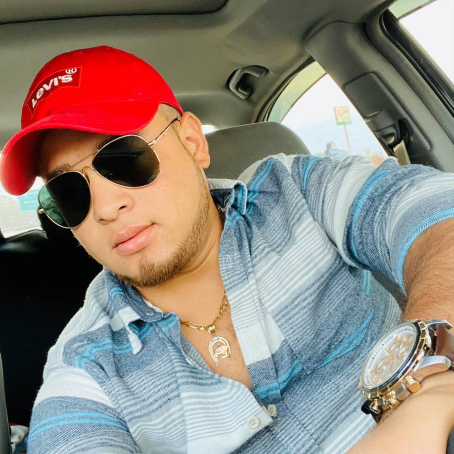 Mario tiene 26 años y es padre de dos niños. Desde el 2018 llegó a Estados Unidos y lucha por sacar adelante a su familia y para ayudar los suyos en San Pedro Zacapa, Santa Bárbara, su ciudad de origen.