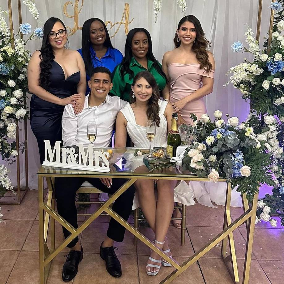 Las amigas más cercanas de la novia también asistieron al compromiso matrimonial Palma-Córdova.
