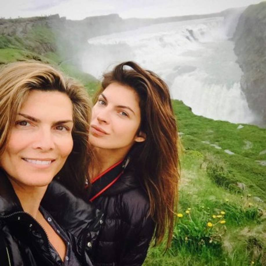Montserrat Oliver, de 49 años con su novia la modelo Yaya Kosikova, 29.