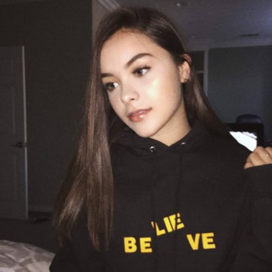 También tiene talento para tocar instrumentos.