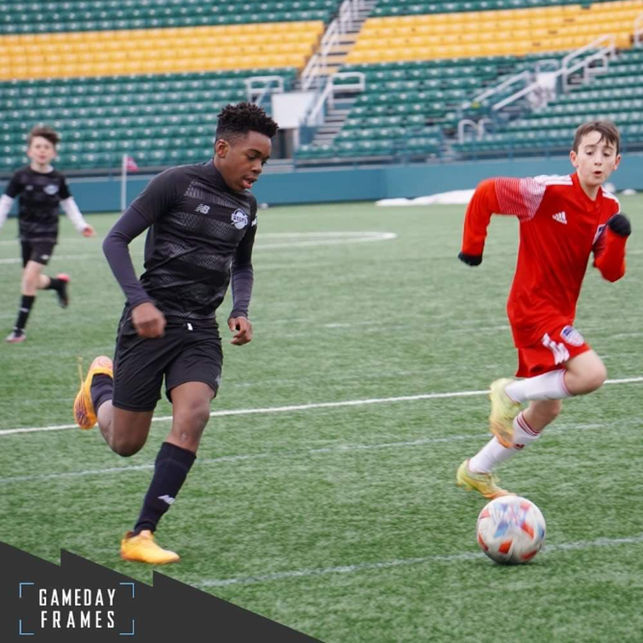 Julián Elías Martínez Murillo, hijo del recordado exgoleador “Pery” Martínez, sigue los pasos de su padre y se conoció que es pretendido por dos clubes de la MLS de EUA. Milita en el Boston Bolts Academy, donde se ha mostrado en distintos torneos infantiles-.