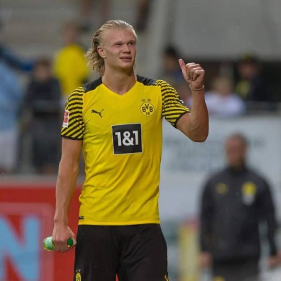 A menos de un mes para que cierre el mercado de fichajes, el Borussia Dortmund se mantiene firme en su intención de no traspasar a Erling Haaland (21 años) este verano. Varios han sido los clubes que han llamado sin éxito en esta ventana a Alemania para intentar la contratación del noruego, topándose con un 'no' como respuesta. Entre ellos están el Chelsea y el Real Madrid.