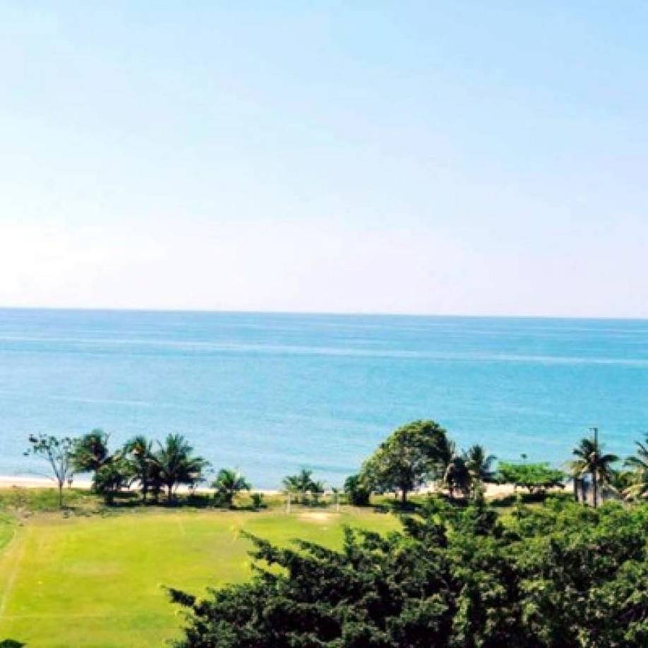 Esta increíble cancha se encuentra ubicada en Honduras. Acá se juega al fútbol y está a la orilla del mar en Omoa, Puerto Cortés.