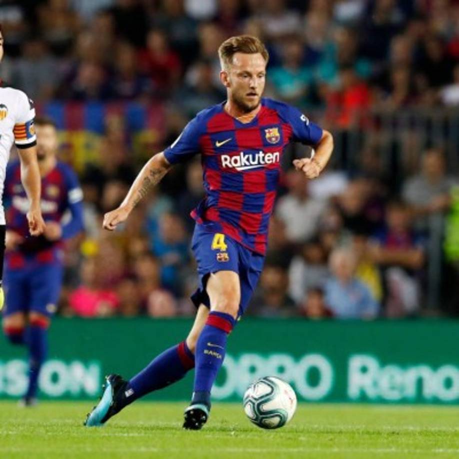 Ivan Rakitic se moverá fuerte en el próximo mercado de fichajes. El Tottenham se une a la lista de los equipos que quieren tener al mediocampista croata del Barcelona. El técnico de los Spurs, José Mourinho, ya ha solicitado refuerzos para el centro del campo y el jugador culé puede llegarle bien al conjunto inglés. Pero tiene otros rivales, como el ya mostrado interés de Sevilla y Atlético de Madrid, y las claras intenciones de equipos como la Juventus.