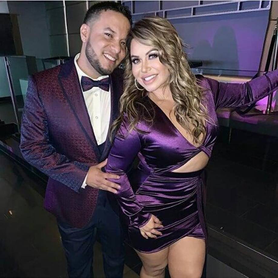 El romance de Chiquis y Emilio ha sido extraordinario, ya que la cantante atravesó un difícil proceso de divorcio con Lorenzo Méndez, con quien contrajo matrimonio en junio de 2019. Emilio ha sido quien le ha devuelto la fe en el amor.