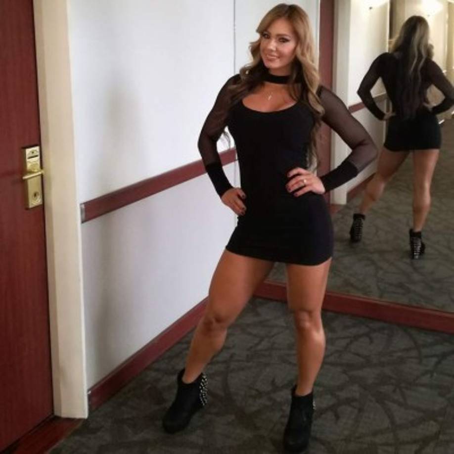 “He tenido ofertas para estar con futbolistas, pero no me he acostado todavía con ninguno. A la pareja que tengo acá en Colombia le gustan los motores y a la de Estados Unidos el baloncesto”, confesó la actriz de cine para adultos.